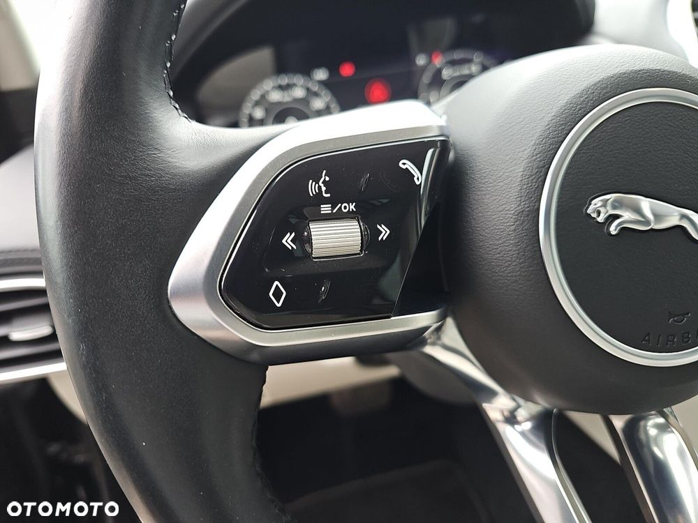 Jaguar XE - 18