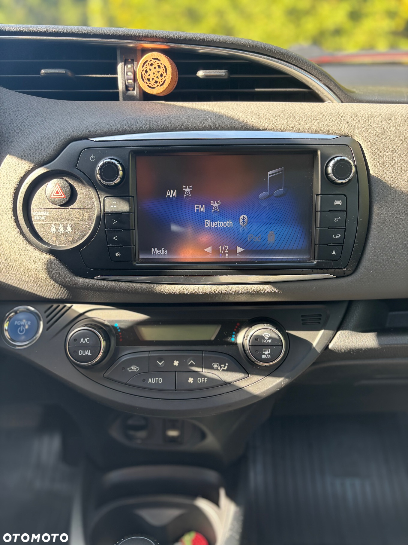 Toyota Yaris Hybrid 100 Premium - 20