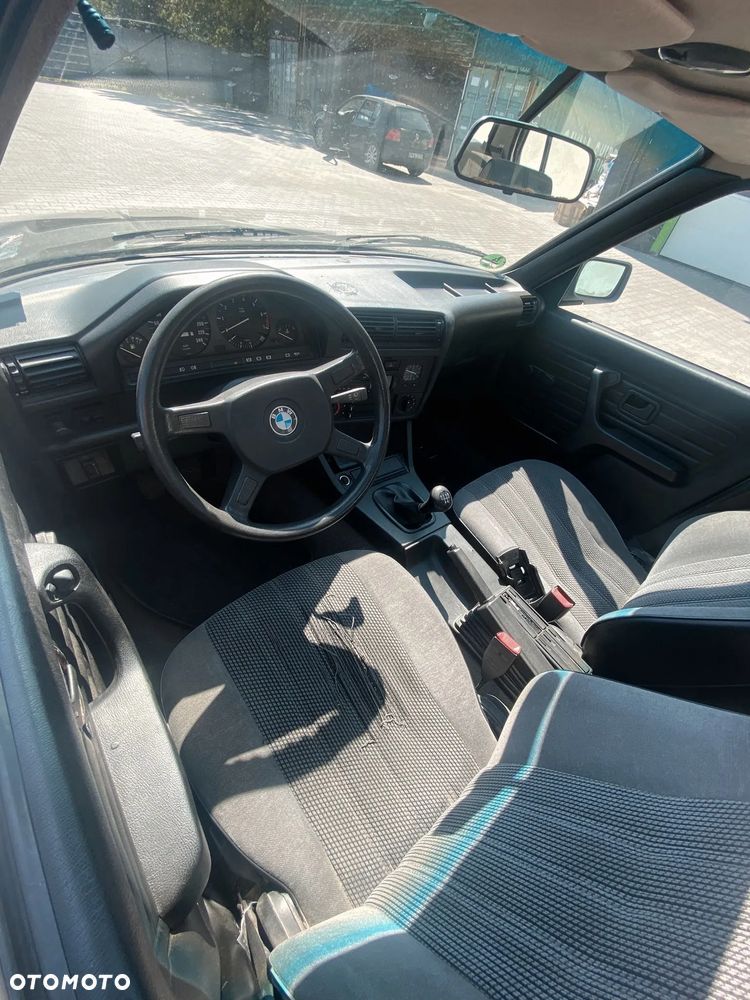 BMW Seria 3 316i Touring - 10