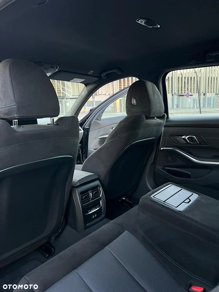 BMW Seria 3 330i xDrive M Sport - 21