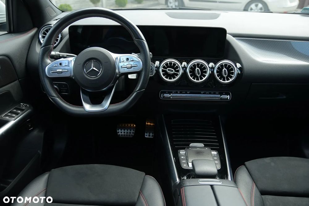 Mercedes-Benz GLA 250 4-Matic AMG Line - 19