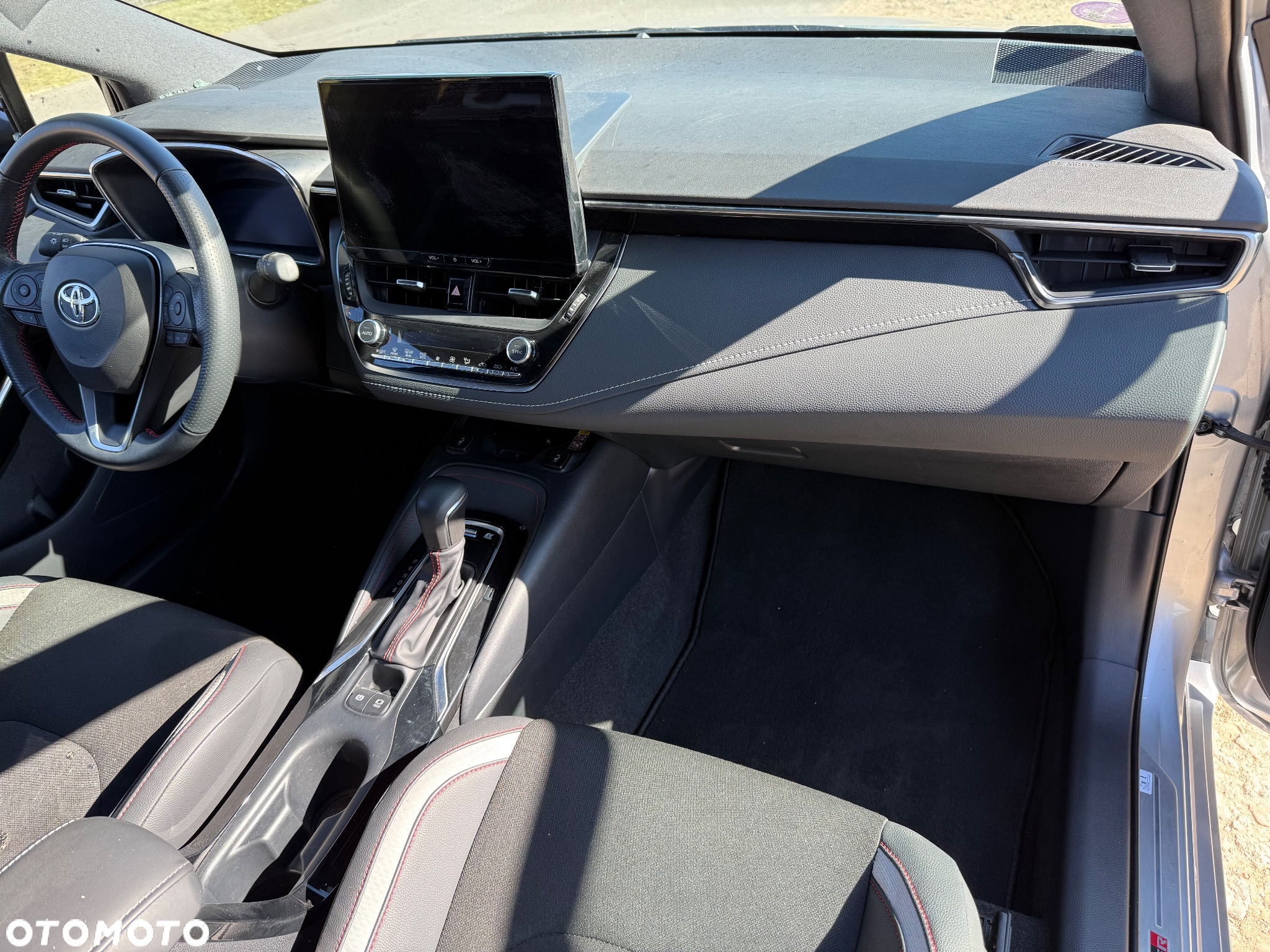 Toyota Corolla 1.8 Hybrid Business Edition - 11