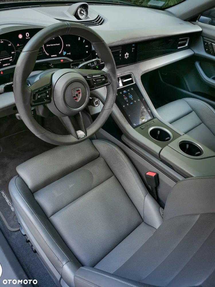 Porsche Taycan - 11