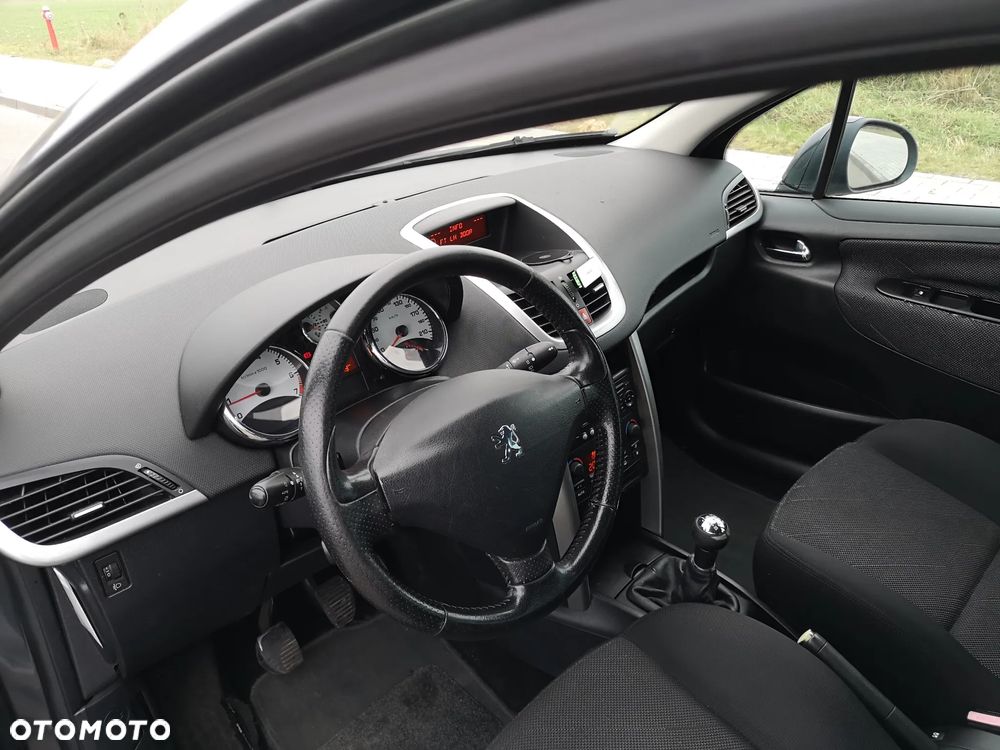 Peugeot 207 - 30