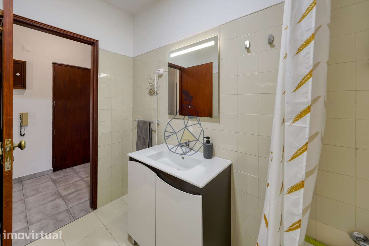 Apartamento T2 em Lagoa, zona centro. Bem localizado. - Grande imagem: 5/36