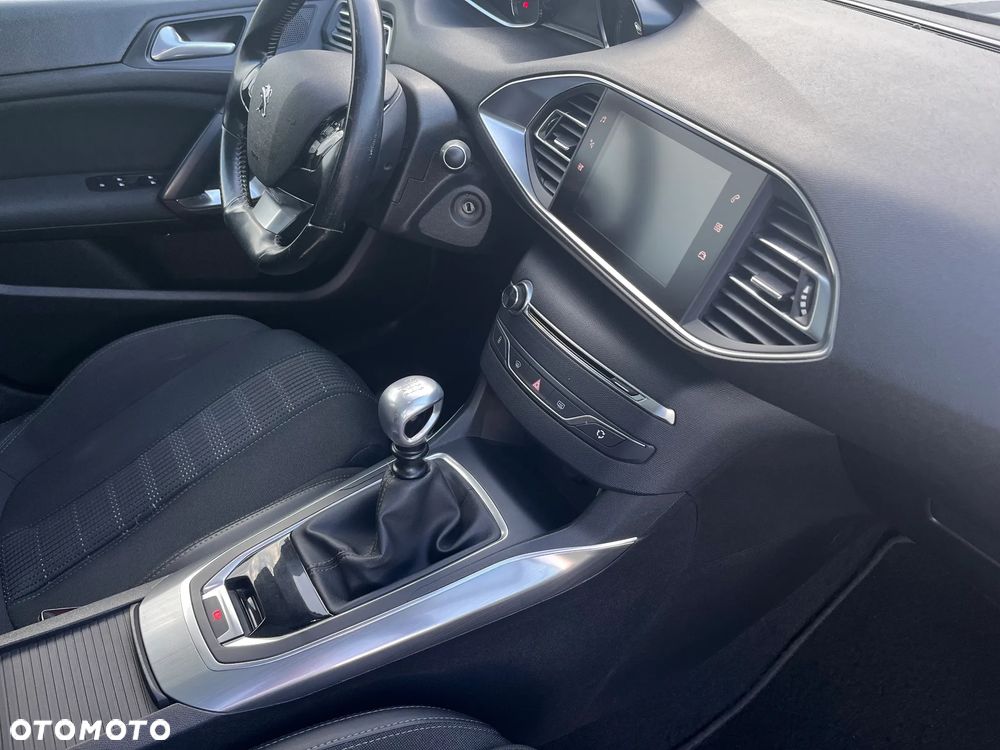 Peugeot 308 BlueHDi FAP 130 Stop & Start Allure Pack - 26