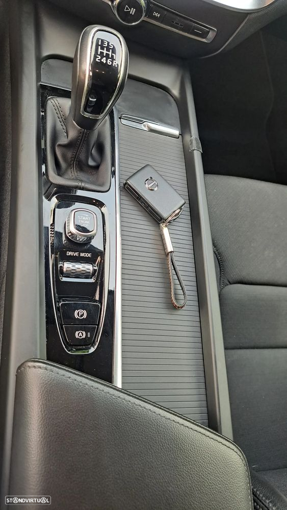 Volvo V60 2.0 D3 Momentum Plus - 20