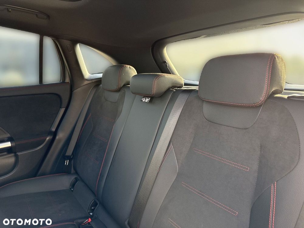 Mercedes-Benz GLA 200 AMG Line - 18