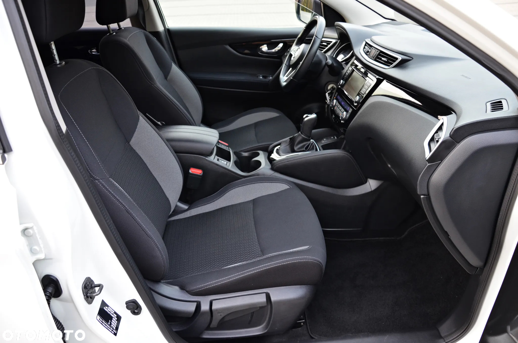 Nissan Qashqai 1.3 DIG-T DCT TEKNA - 36