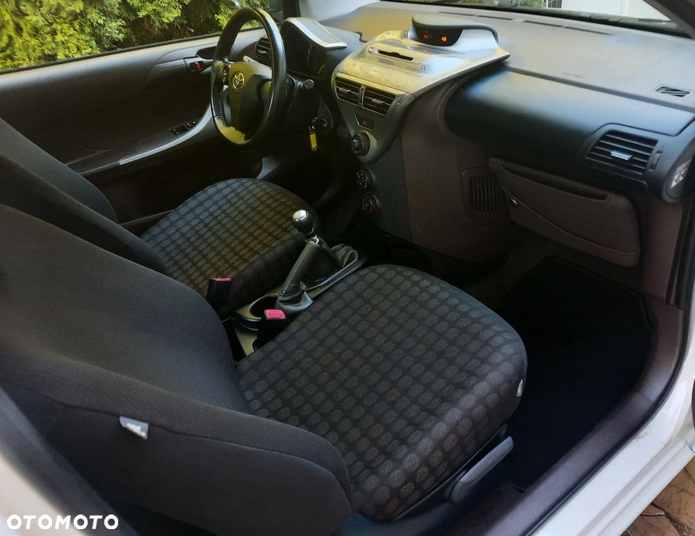 Toyota iQ 1.0 Sol EU5 - 8