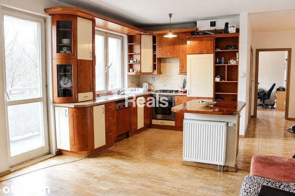4 pokoje + 2 łazienki + taras 37 m2