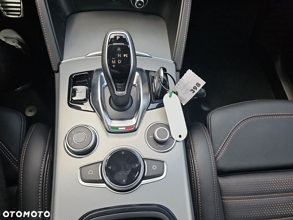Alfa Romeo Stelvio - 17