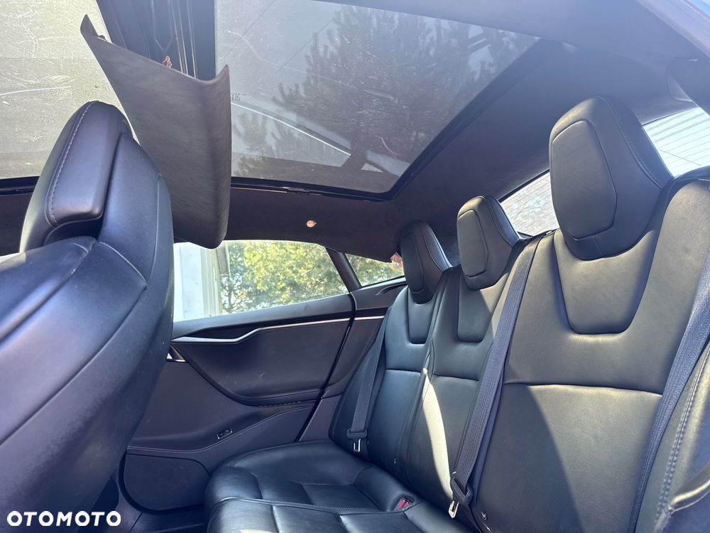 Tesla Model S - 10