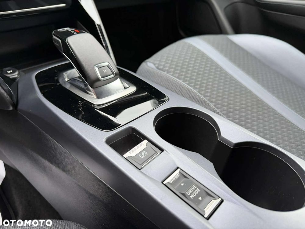 Peugeot 2008 BlueHDi 130 EAT8 Allure - 24