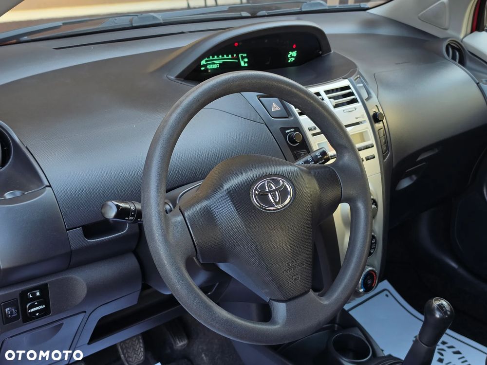 Toyota Yaris 1.3 VVT-i Sol - 37