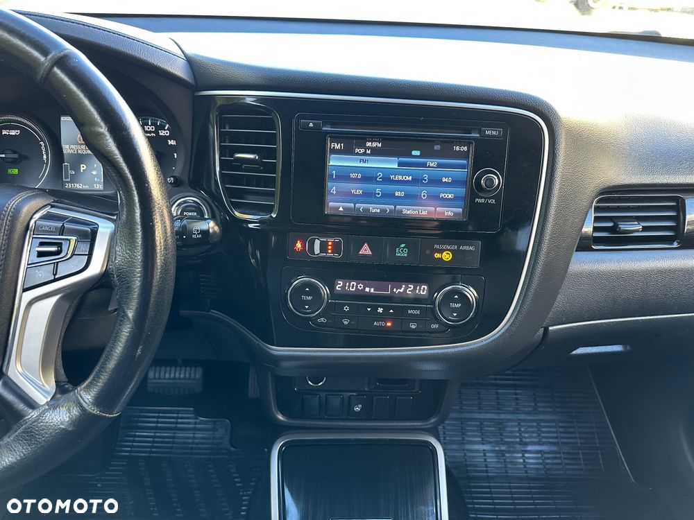 Mitsubishi Outlander - 25