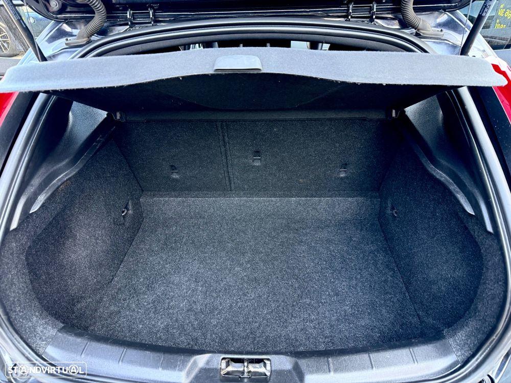 Volvo V40 1.6 D2 R-Design - 36