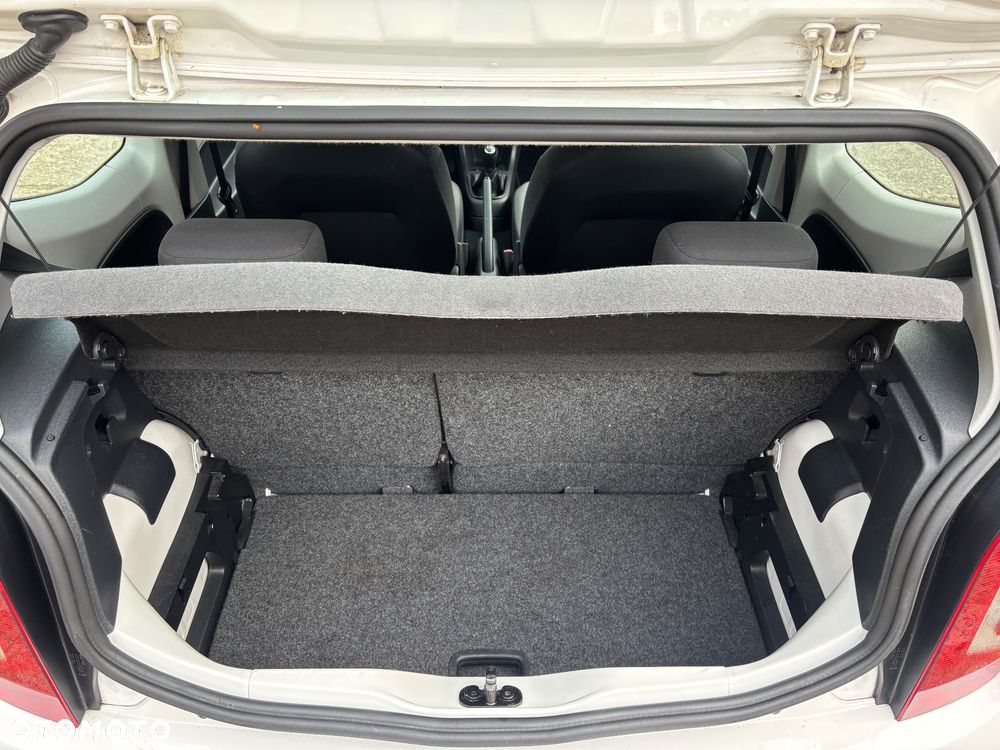 Volkswagen up! (BlueMotion Technology) move - 11