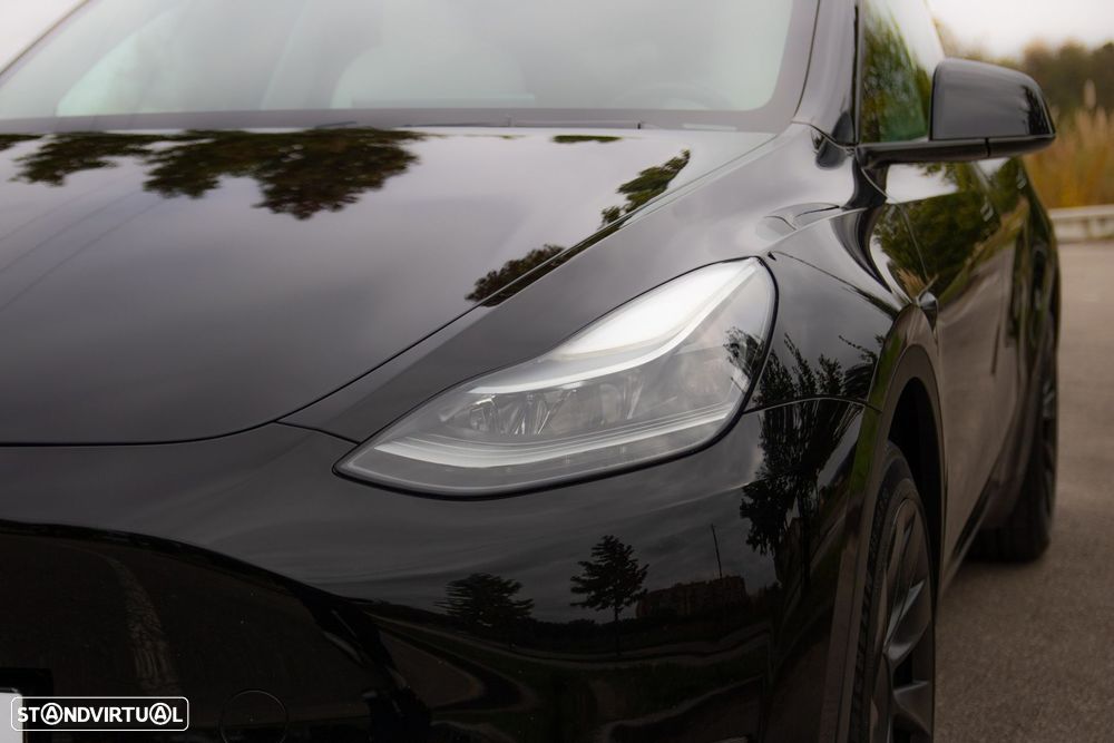 Tesla Model Y Long Range Dual Motor AWD - 11