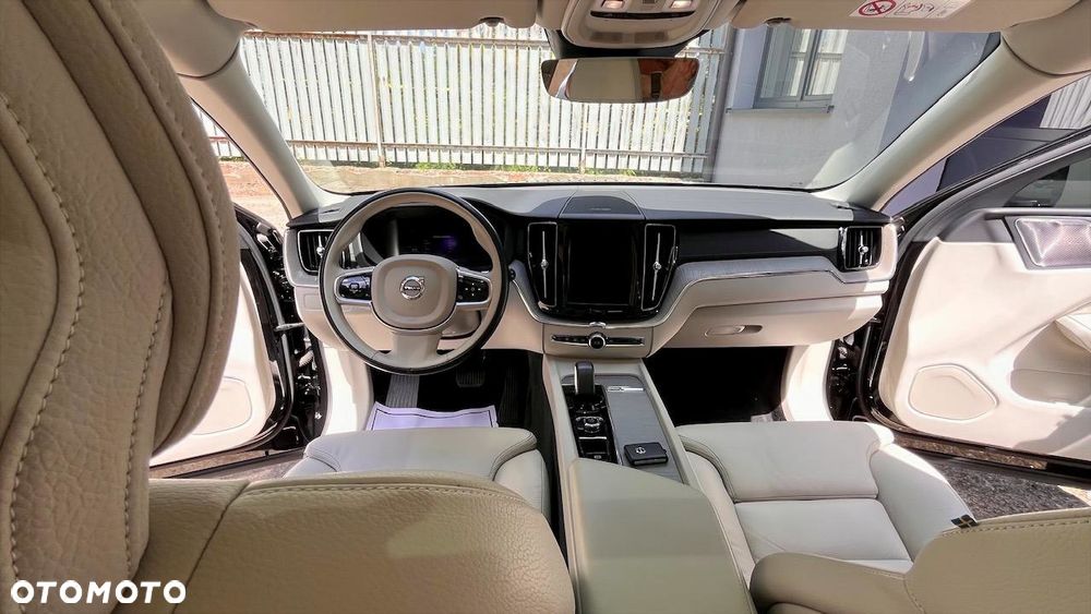 Volvo XC 60 B5 B AWD Ultimate Bright - 8