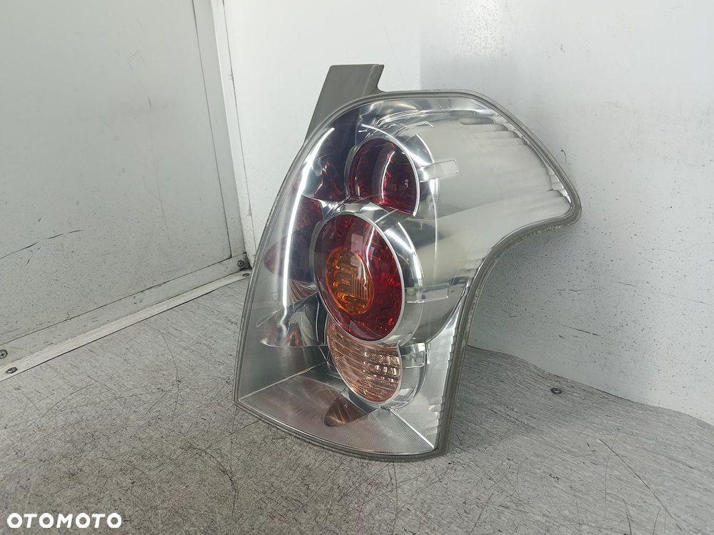 LAMPA TYLNA PRAWA TOYOTA COROLLA VERSO II MINIVAN - 5