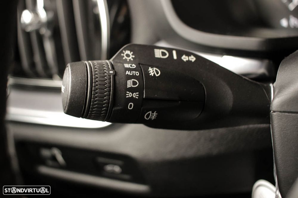 Volvo V60 D3 Momentum Pro - 21