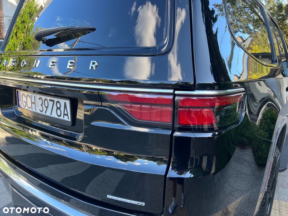 Jeep Wagoneer - 4