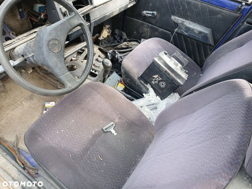 skoda favorit pickup fotel fotele kanapa deska kokpit podsufitka boczek boczki klamka podłokietnik - 5