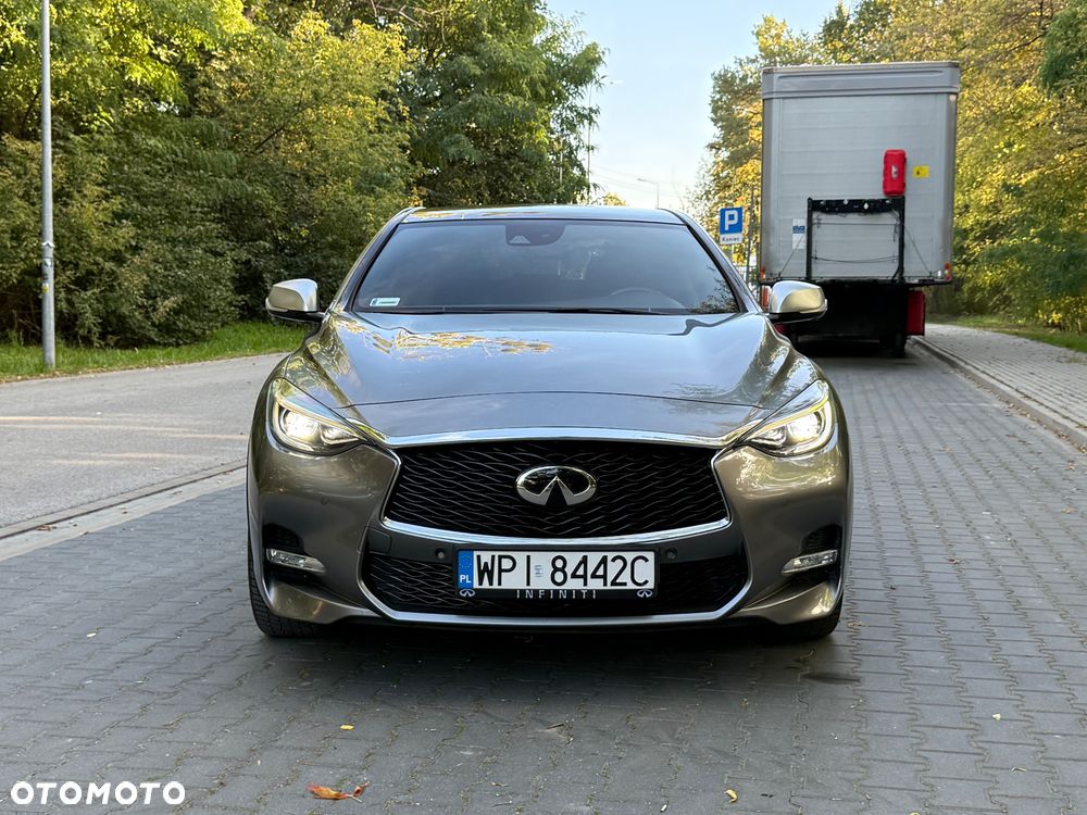Infiniti Q30 - 12