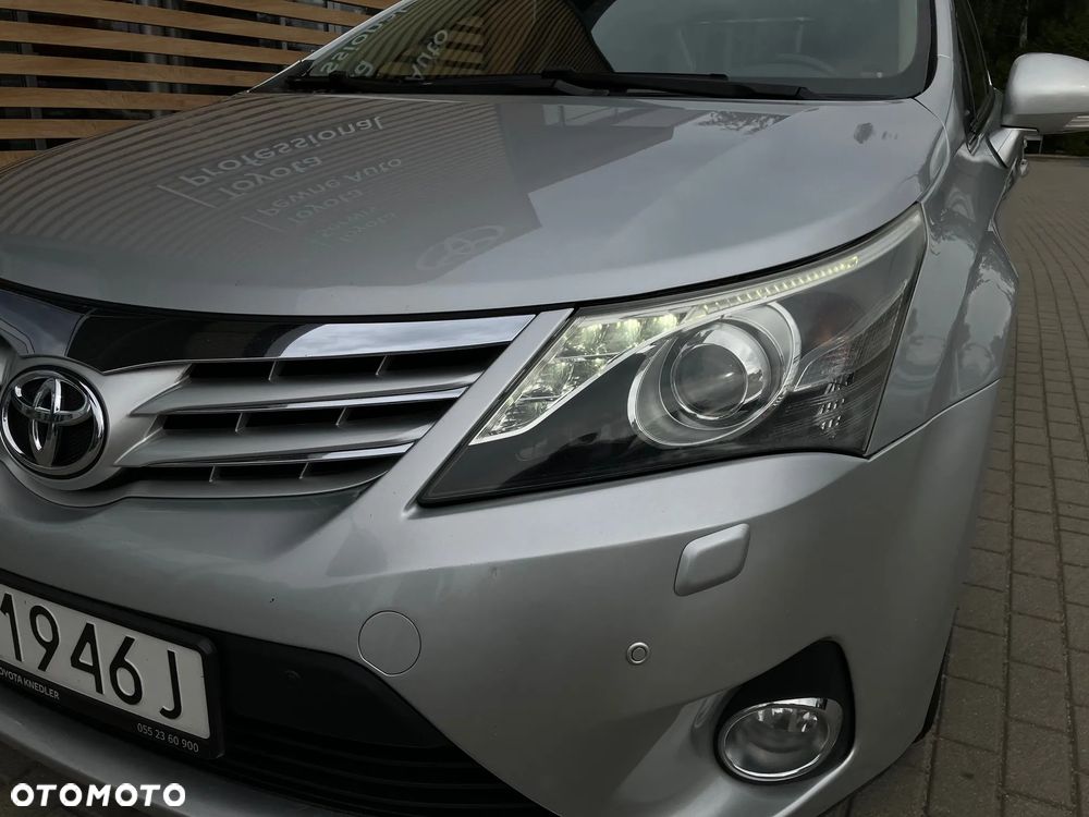 Toyota Avensis 1.8 Premium - 16