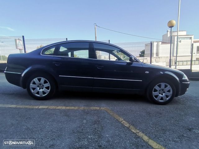 VW Passat 1.9 TDi Highline - 3