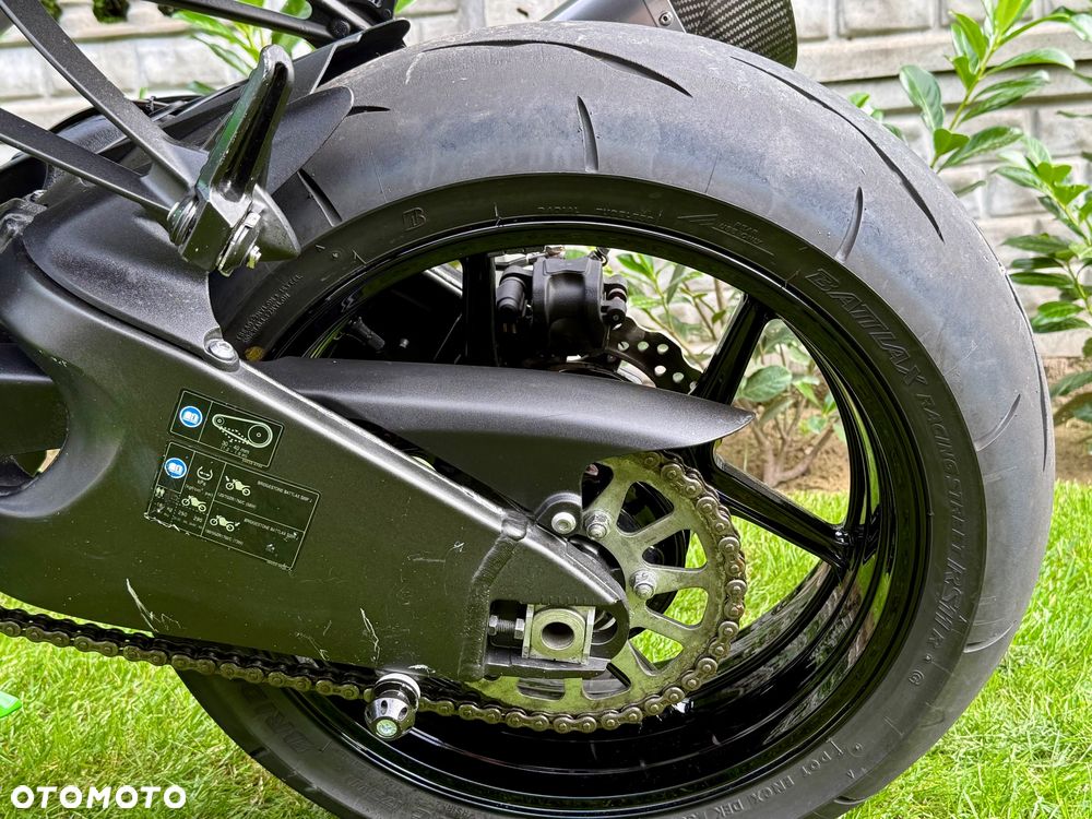 Kawasaki ZXR - 27