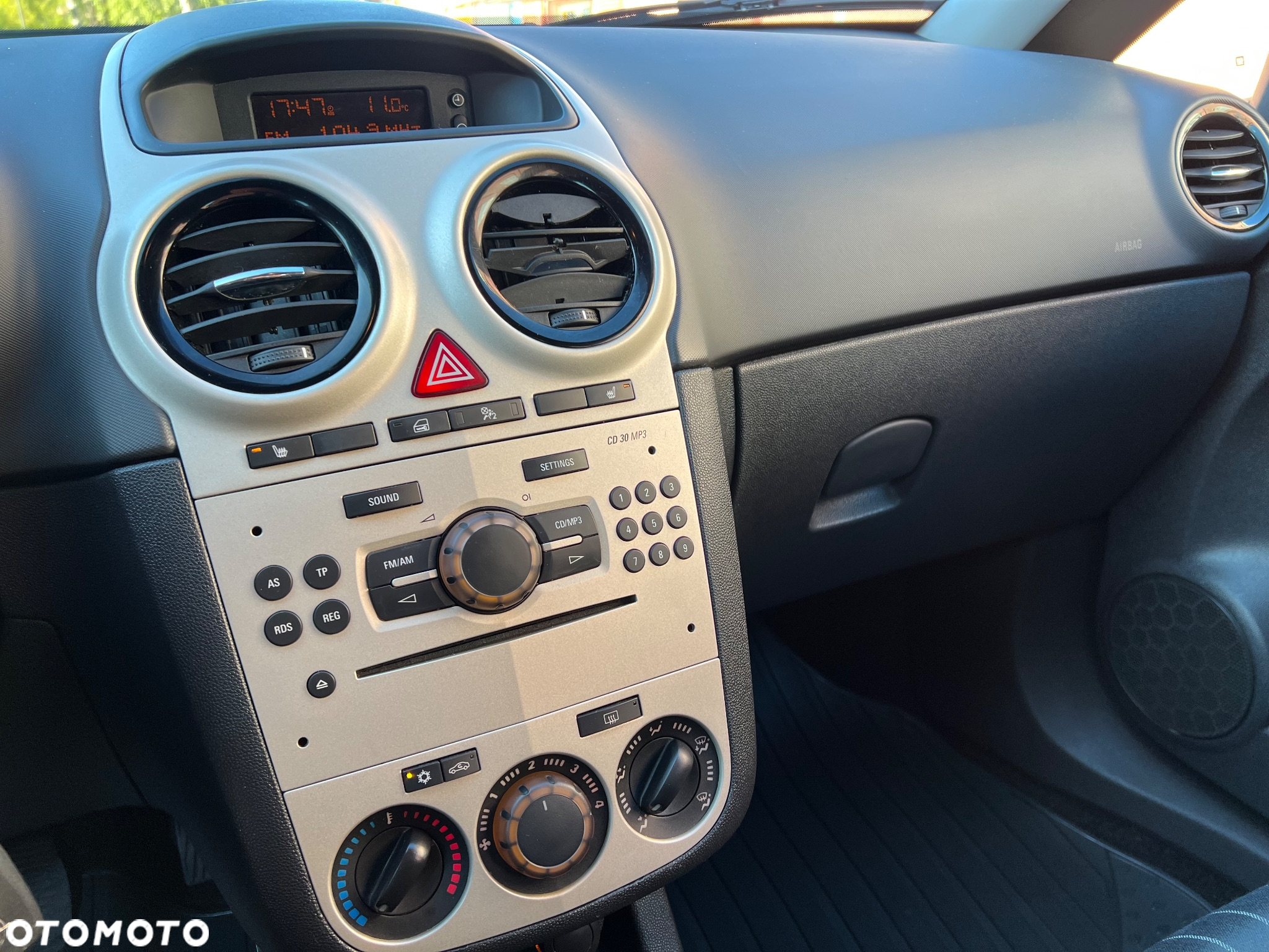 Opel Corsa 1.4 16V Cosmo - 22