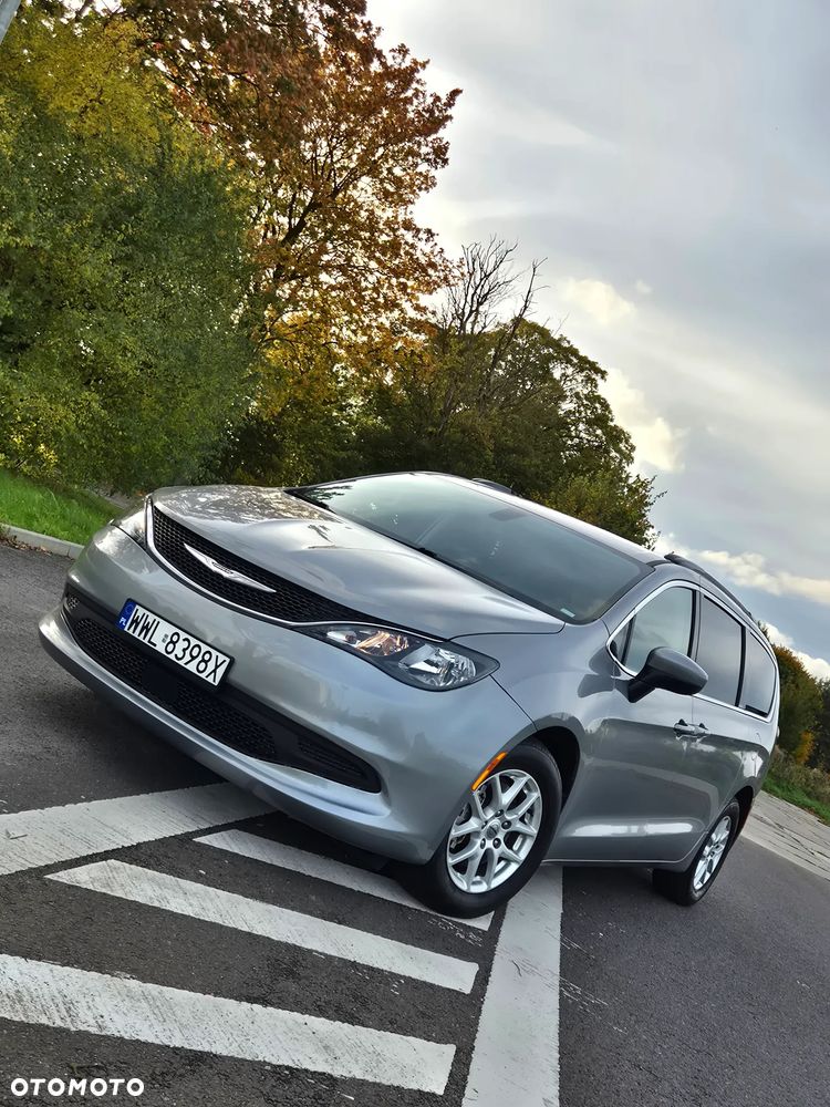 Chrysler Pacifica - 1