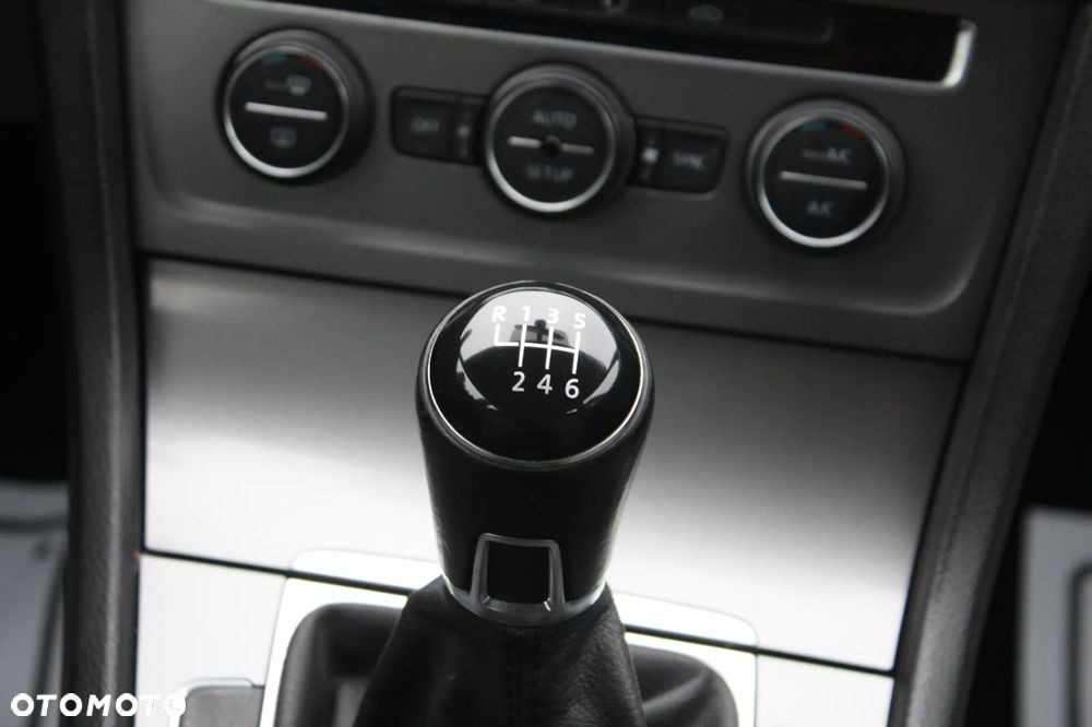 Volkswagen Golf 1.2 TSI MATCH - 15