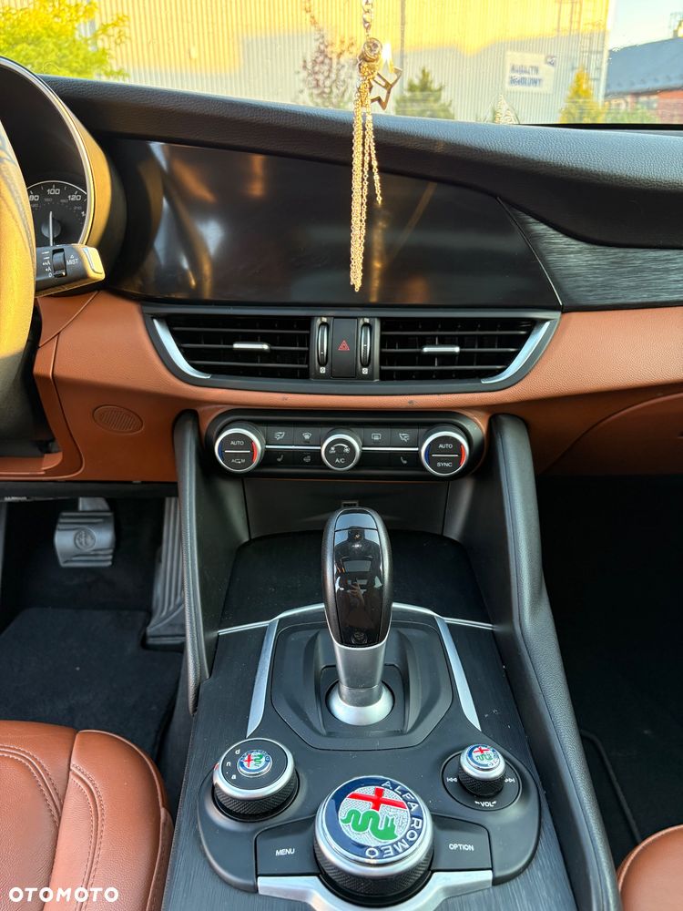 Alfa Romeo Giulia 2.0 Turbo TI Q4 - 16