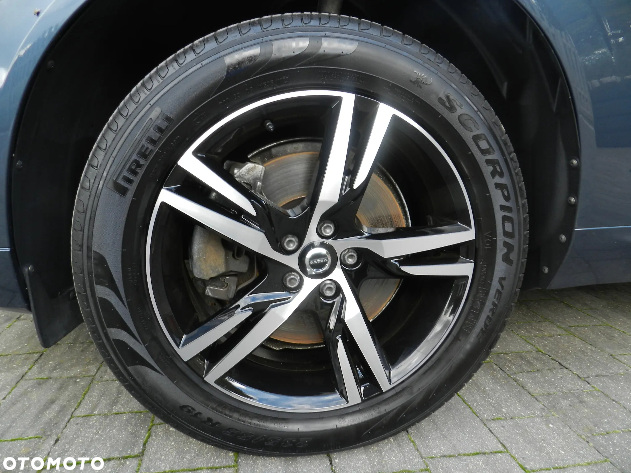 Volvo XC 60 B4 D AWD Plus Dark - 31