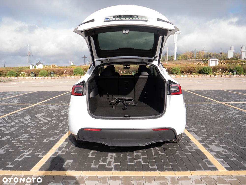 Tesla Y Long Range AWD - 12
