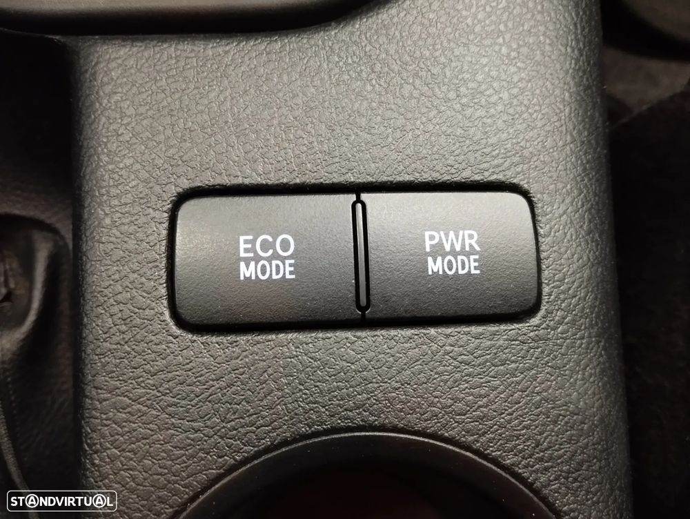 Toyota Hilux 2.4 D-4D 4WD CD CM - 23