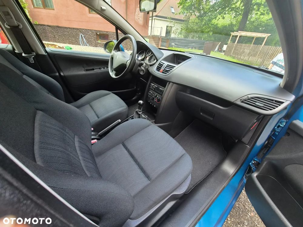 Peugeot 207 - 11