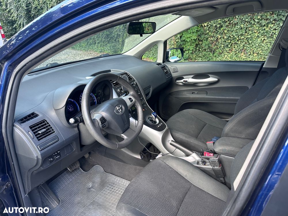 Toyota Auris 1.8 Executive - 9