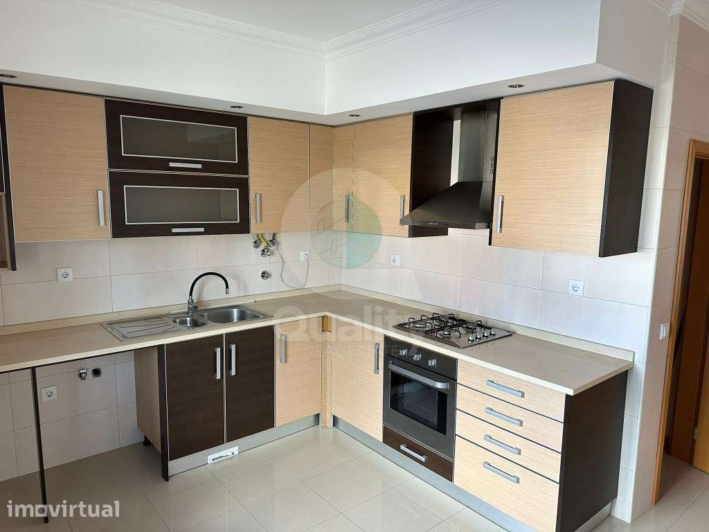 Apartamento T2 R/c com Parqueamento em Castelo Branco - Grande imagem: 4/28