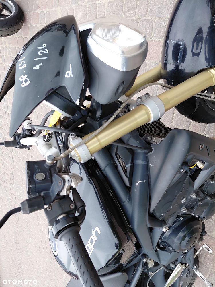 Triumph Street Triple - 14