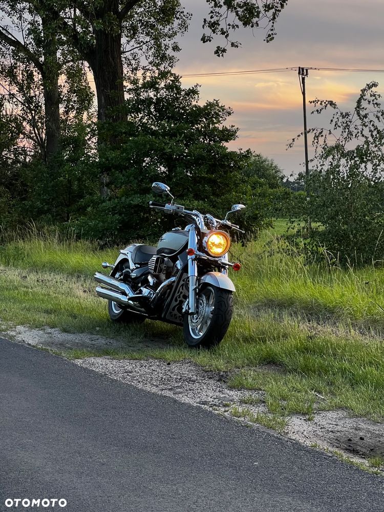 Suzuki Intruder - 1