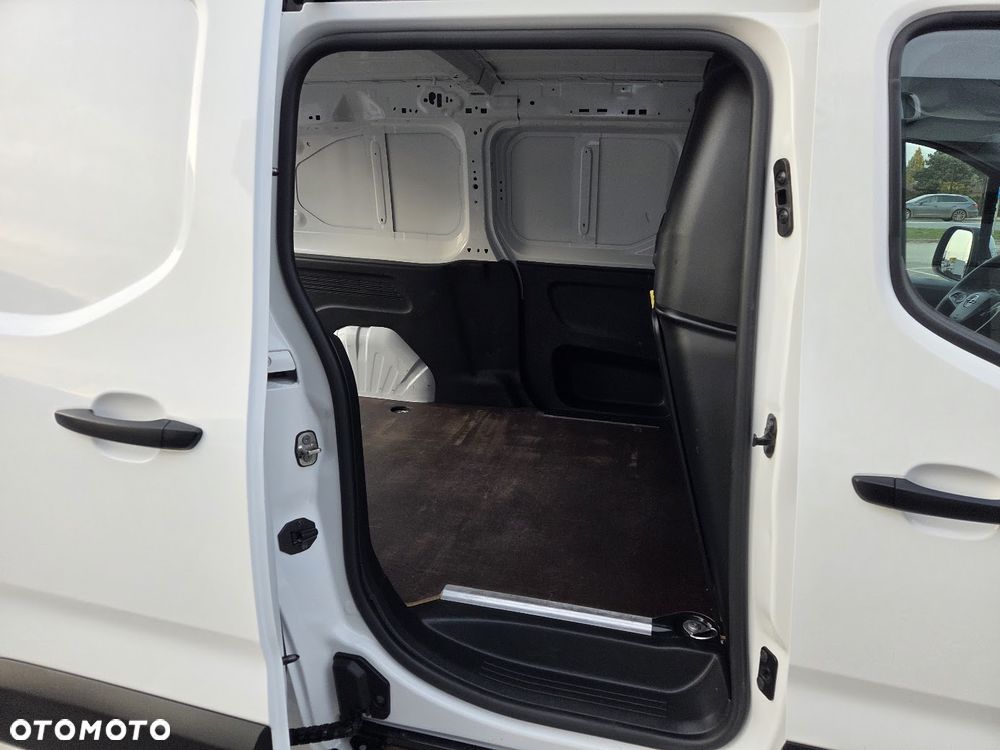 Opel COMBO - 11