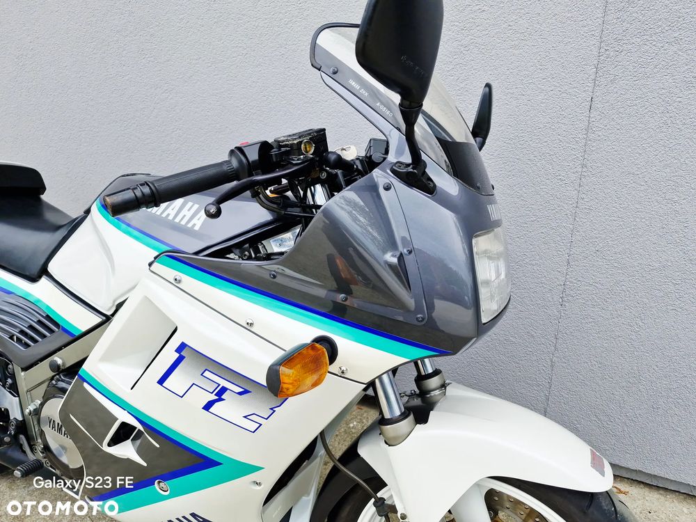 Yamaha FZ - 24