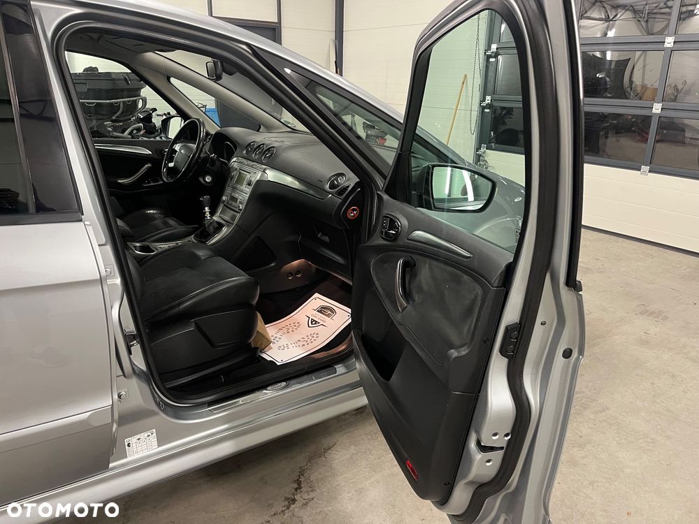 Ford S-Max - 17