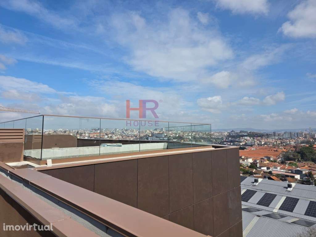 Vende-se T1 com lugar de garagem coberto e piscina comum . - Grande imagem: 4/33