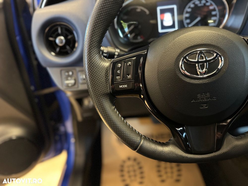 Toyota Yaris 1.5 VVT-i HSD Bi-Tone R&B - 16
