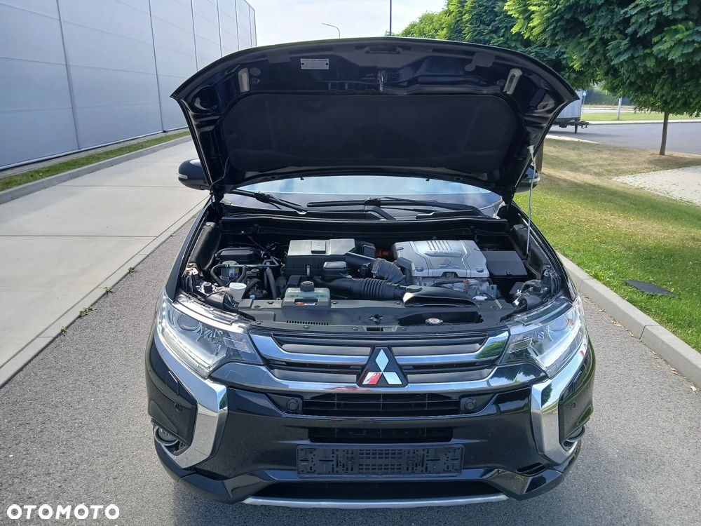 Mitsubishi Outlander 2.0 4WD Plug-In Hybrid Top - 17